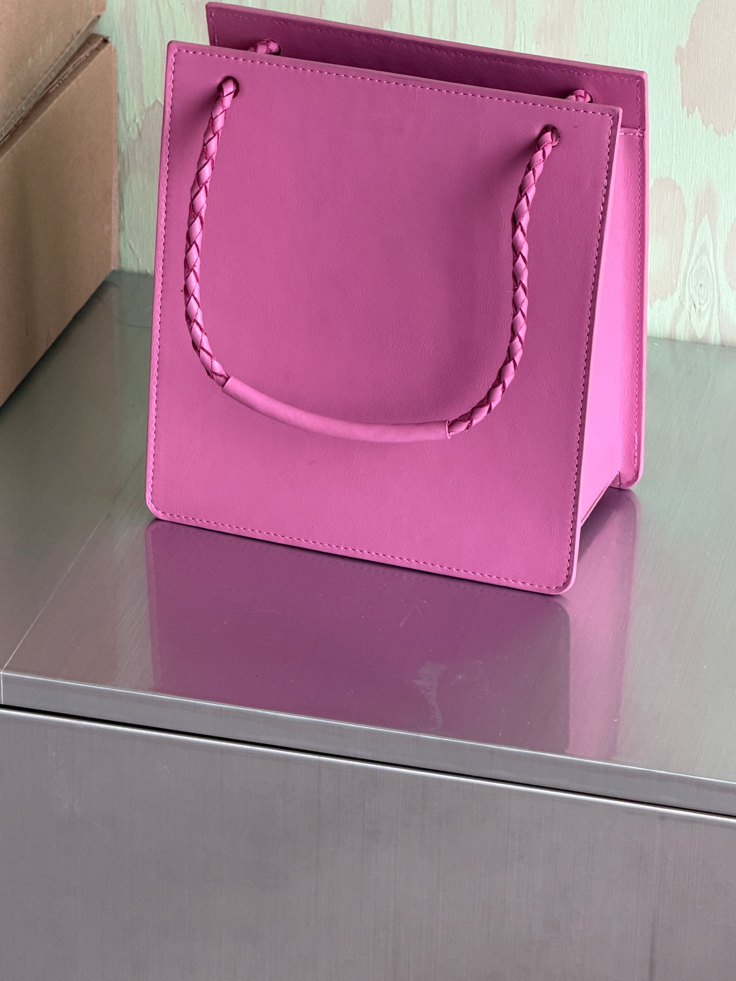 Nilou in Pink