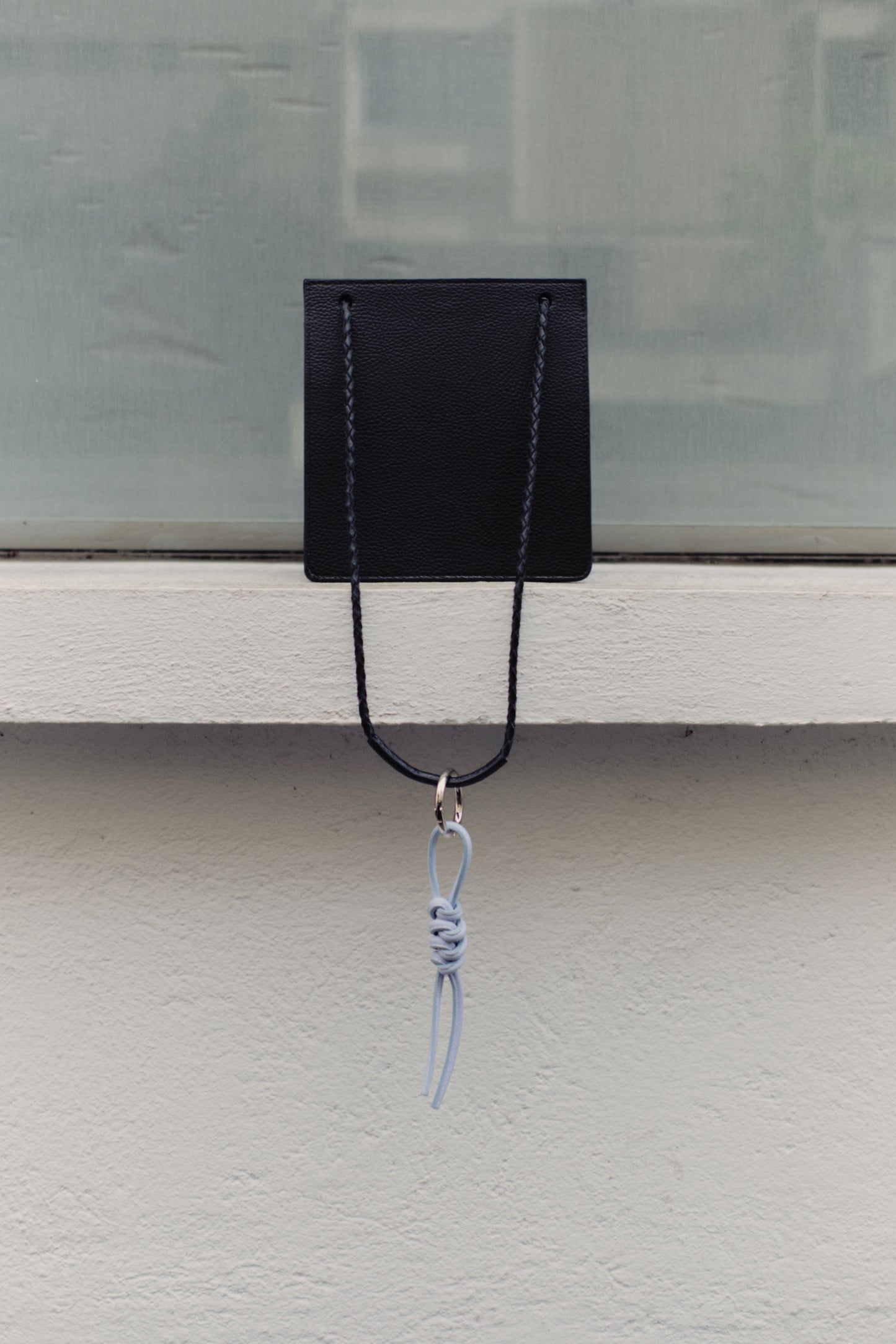 Nilou in Black Pebble